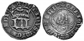 Reino de Castilla y León. Enrique III (1390-1406). 1/2 real. Sevilla. (Bautista-762.1, mismo ejemplar). Ag. 1,40 g. Variante de estilo en las letras E...