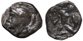 GRECHE - CALABRIA - Taranto - Diobolo - Testa di Atena a s. /R Ercole combatte il leone Vlasto 1364 (AG g. 0,94)
BB/qBB