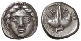 GRECHE - TRACIA - Apollonia Pontica - Diobolo - Testa di Apollo di fronte /R Ancora, nel campo gambero e lettera A S. Cop. 459 (AG g. 1,33)
qSPL