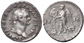 ROMANE IMPERIALI - Vespasiano (69-79) - Denario - Testa laureata a d. /R La Vittoria andante a s. erige un trofeo; sotto, una donna seduta C. 552 NC (...