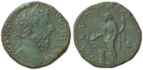 ROMANE IMPERIALI - Marco Aurelio (161-180) - Sesterzio - Testa laureata a d. /R La Salute stante a s. alimenta un serpente che si erge da altare e tie...