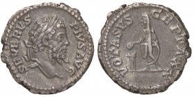 ROMANE IMPERIALI - Settimio Severo (193-211) - Denario - Busto laureato a d. /R L'Imperatore velato stante a s. con patera sacrificante presso un alta...