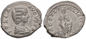ROMANE IMPERIALI - Giulia Domna (moglie di S. Severo) - Denario - Busto a d. /R Iside stante a d. posa un piede su prua mentre allatta un bambino; die...