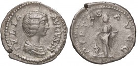 ROMANE IMPERIALI - Giulia Domna (moglie di S. Severo) - Denario - Busto drappeggiato a d. /R La Pietà velata stante a s. mette dell'incenso in un alta...