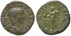 ROMANE IMPERIALI - Filippo II (247-249) - Sesterzio - Busto drappeggiato a d. /R L'Imperatore stante a s. con globo e lancia C. 49 (AE g. 17,8)
qSPL/...