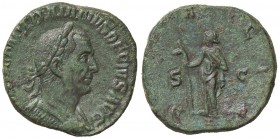 ROMANE IMPERIALI - Traiano Decio (249-251) - Sesterzio - Busto laureato e corazzato a d. /R La Dacia stante a s. con bastone sormontato da testa d'asi...