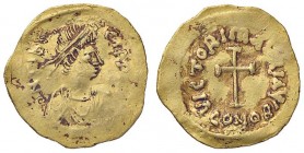 BIZANTINE - Maurizio Tiberio (582-602) - Tremisse - Busto diademato a d. /R Croce entro scritta circolare Ratto 1027; Sear 488 (AU g. 1,48) Ex Inasta ...