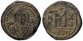 BIZANTINE - Maurizio Tiberio (582-602) - Follis (Antiochia) - Busto coronato di fronte con mappa e scettro sormontato da aquila /R Lettera M sormontat...