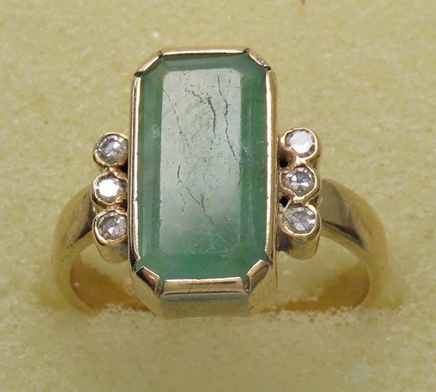 VARIE - Gioielli da antiquariato Anello in oro con smeraldo, gr. 5,4
Ottimo