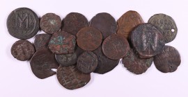 Lote de 18 monedas en bronce, de distintos valores, incluye 1 felus árabe. Total 19 piezas. A examinar. BC/MBC-.