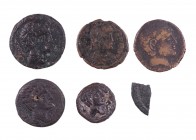 Lote de 3 ases y 1 semis, incluye además 1 bronze bajoimperial y un trozo de moneda. A examinar. BC-/MBC.