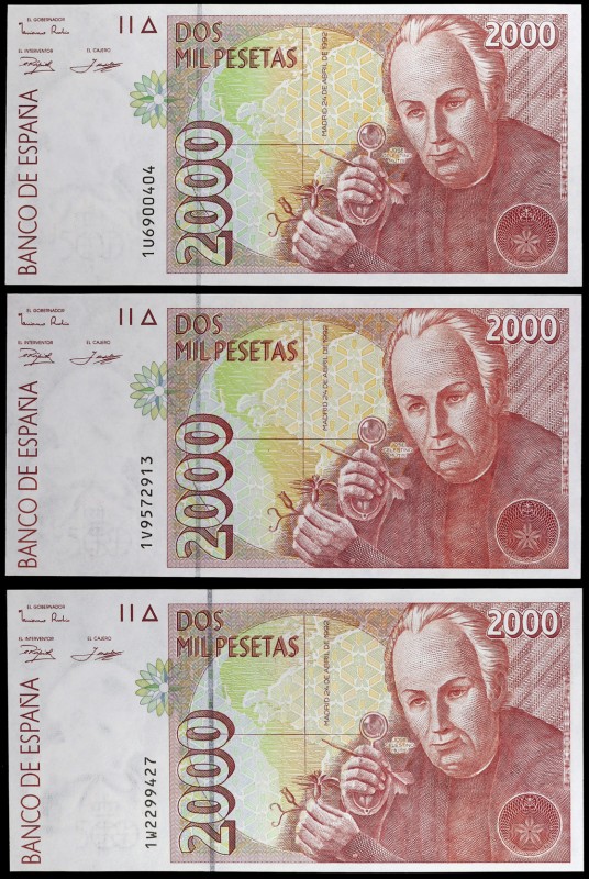 1992. 2000 pesetas. (Ed. E8d) (Ed. 482Aa). 24 de abril, Mutis. 3 billetes. Serie...