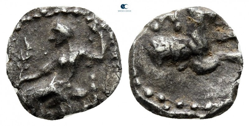 Cilicia. Uncertain mint circa 400-300 BC. 
Obol AR

9 mm., 0,60 g.



ver...