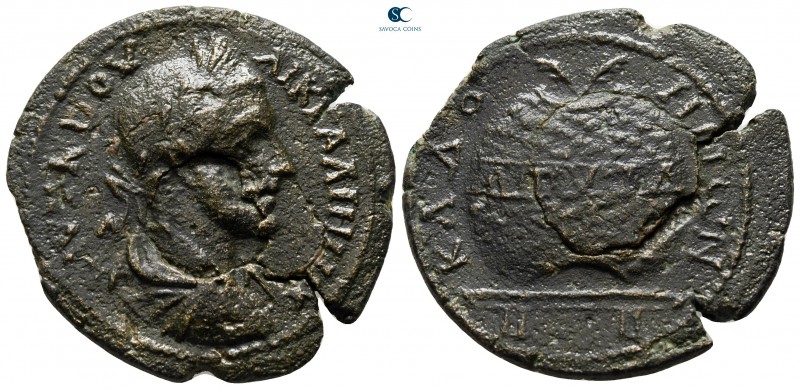 Phrygia. Cadi. Gallienus AD 253-268. 
Bronze Æ

31 mm., 14,92 g.



nearl...