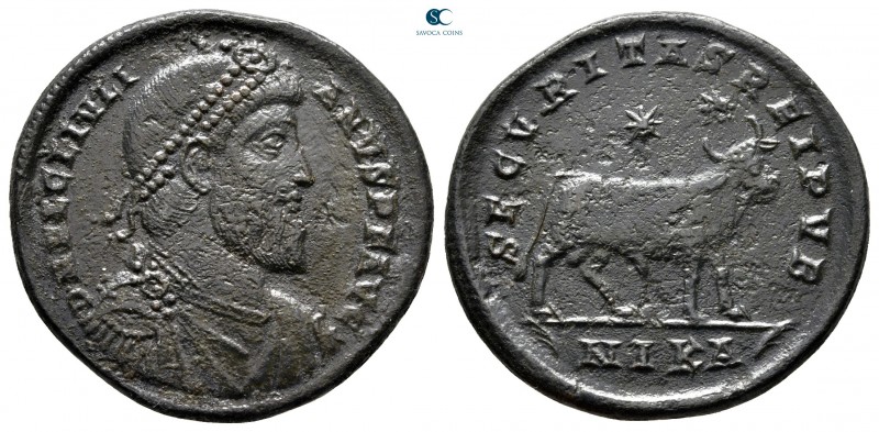 Julian II AD 360-363. Nicomedia
Double Maiorina Æ

28 mm., 8,49 g.



ver...