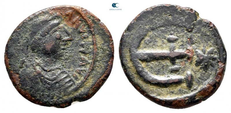 Justinian I AD 527-565. Constantinople
Pentanummium Æ

16 mm., 2,22 g.


...
