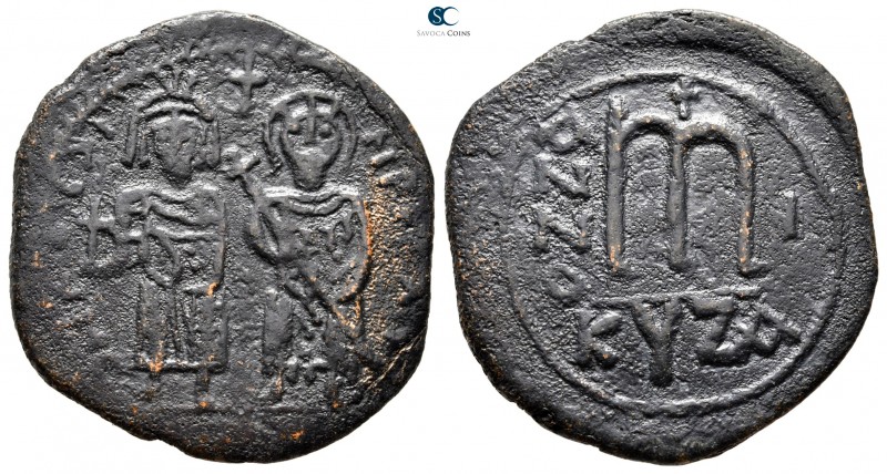 Phocas, with Leontia AD 602-610. Cyzicus
Follis Æ

33 mm., 11,67 g.



ve...