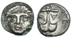 TRACIA. APOLONIA PÓNTICA. Dióbolo (c. 450-400 a.C.). A/ Ancla. R/ Gorgoneion. COP-461 (var.). SBG-1655 (var.). MBC-/MBC.
