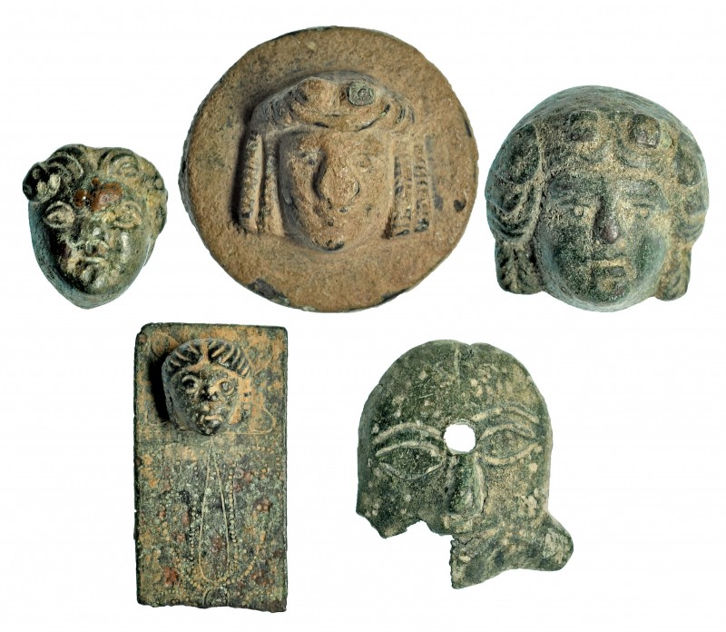 ROMA. Imperio Romano. Bronce. Lote de cinco apliques de bronce. Altura: 2,2-3,2 ...