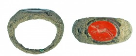 ROMA. Imperio Romano. Bronce y jaspe naranja. Anillo con representación de perro a izquierda. Diámetro: 19 mm. Siglos II-III d.C.