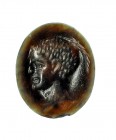 ROMA. Imperio Romano. Ágata negra. Entalle con representación de cabeza masculina a izquierda. Altura: 10 mm. Siglos I-II d.C.