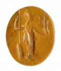 ROMA. Imperio Romano. Jaspe amarillo. Entalle con representación de Minerva, con casco, de pie a derecha, sujetando una victoria en su mano derecha y ...
