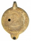 ROMA. Imperio Romano. Terracota. Lucerna con representación de busto masculino con turbante a derecha. Altura: 12,1 cm. 79-117 d.C.