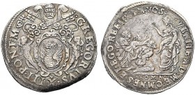 MONETE ITALIANE REGIONALI
ROMA
Gregorio XIII (Ugo Boncompagni), 1572-1585. Testone s.d. Ar gr. 9,40 Stemma. Rv. Gesù predica alle turbe. M. 74; B. 1...