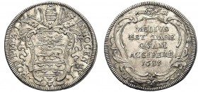 MONETE ITALIANE REGIONALI
ROMA
Innocenzo XI (Benedetto Odescalchi), 1676-1689. Testone 1685 a. IX. Ar gr. 9,14 Stemma sormontato da chiavi decussate...