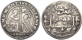MONETE ITALIANE REGIONALI
VENEZIA
Marc'Antonio Giustinian doge CVII, 1684-1688. Osella 1684 a. I. Ar gr. 9,30 S. Marco seduto in trono a s., porge c...