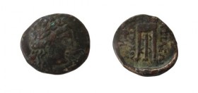 Bronze Æ
Seleukid Empire, Apollo head / tripod
19 mm, 6,74 g
