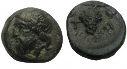 Bronze Æ
Aeolis. Temnos, 400-200 BC, Laureate head of Zeus left / Grape bunch on vine
10 mm, 1,35 g