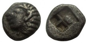 Tetartemorion AG
Ionia. Kolophon, c. 525-500 BC, Archaic head of Apollo to left / Quadripartite incuse square, very fine
4 mm, 0,17 g
SNG Kayhan 34...