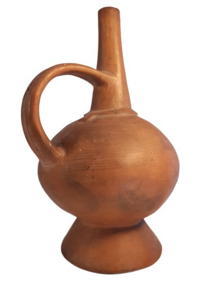 Chimú clay vessel, Reddish clay, spouted vase with handle on a high foot, small ...