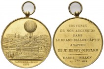 FRANCIA
III Repubblica, 1871-1940.. Medaglia 1878 opus T. Trotin
Æ dorato gr 52,57 mm 50,9
Dr. L’aerostato di M. Giffard sopra les Tuileries; sulla...