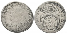 FANO
Gregorio XIII (Ugo Boncompagni), 1572-1585.. Testone.
Ag gr. 9,14
Dr. Busto a s., con piviale rabescato; sotto, N.S. (Meo Neri e Orazio Spadio...