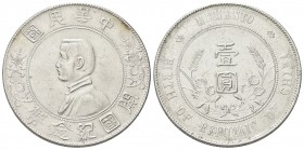 CINA
Repubblica, 1912-1949.. Dollaro Memento 1927.
Ag gr. 26,77
Dr. Busto di Sun Yat-sen a s., in uniforme.
Rv. Valore tra arbusti e foglie.
KM#Y...