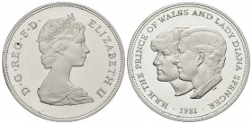 GRAN BRETAGNA
Elisabetta II, dal 1952.. 25 new Pence 1981.
Ag gr. 27,89
Dr. Testa coronata a d.
Rv.Ritratti di profilo congiunti del Principe di W...