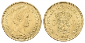 OLANDA
Guglielmina, 1890-1948.. 5 Gulden 1912.
Au 
Dr. Busto coronato a d.
Rv. Scudo coronato con ai lati valore.
Fried. 350.
SPL