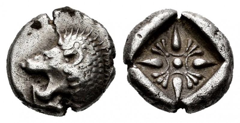 Jonia. Miletos. Dióbolo. 525-475 a.C. Anv.: Cabeza de león a izquierda. Rev.: Fl...