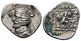 Imperio Parto. Orodes II. Dracma. 57-38 a.C. (Seaby-7443). Anv.: Busto del rey a izquierda, arriba creciente y estrella. Rev.: Arquero entronizado a d...