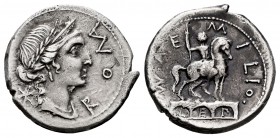 Aemilia. Denario. 114-113 a.C. Roma. (Ffc-103). (Craw-291-1). (Cal-73). Rev.: Estatua equestre sobre tres arcos, dentro de ellos LEP, alrededor MN AEM...