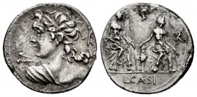 Caesia. Denario. 112-111 a.C. Sur de Italia. (Ffc-222). (Craw-298-1). (Cal-297). Rev.: Ambos dioses Lares sentados a derecha con cetro y acariciando a...