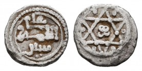Almorávides. Ali ibn Yusuf. 1/2 quirate. Sin ceca. (Vives-1770). (Hazard-998). Ag. 0,47 g. Con el heredero Sir. Escasa. MBC. Est...80,00.