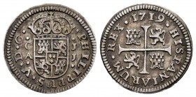 Felipe V (1700-1746). 1/2 real. 1719. Cuenca. JJ. (Cal 2019-105). Ag. 1,26 g. Leyenda PHILIPUS. MBC. Est...25,00.