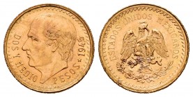 México. 2 1/2 pesos. 1945. (Km-463). (Fried-169). Au. 2,07 g. Rayas en reverso. EBC. Est...80,00.