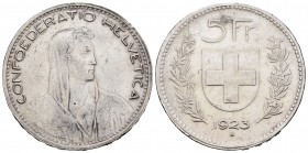 Suiza. 5 francos. 1923. Berna. B. (Km-37). Ag. 24,99 g. Golpecitos en el canto. EBC-. Est...50,00.