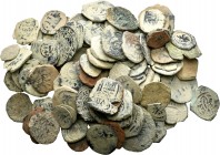 Lote de 120 cobres de la Monarquía Española, en su gran mayoría resellados de los Austrias. IMPRESCINDIBLE EXAMINAR. BC-/BC+. Est...300,00.