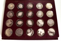 Lote de 100 piezas de plata tipo duro presentadas en un álbum "The Franklin mint history of the United States" que no corresponde con las piezas del i...
