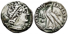 Egipto. Ptolomeo X. Tetradracma. 106-101 a.C. Alejandría. (Gc-7938 similar). Rev.: Águila en pie a izquierda sobre haz de rayos, alrededor leyenda. Ag...